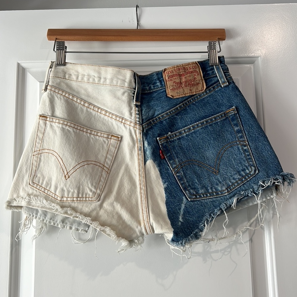 Vintage High waisted Levi’s denim shorts size 25